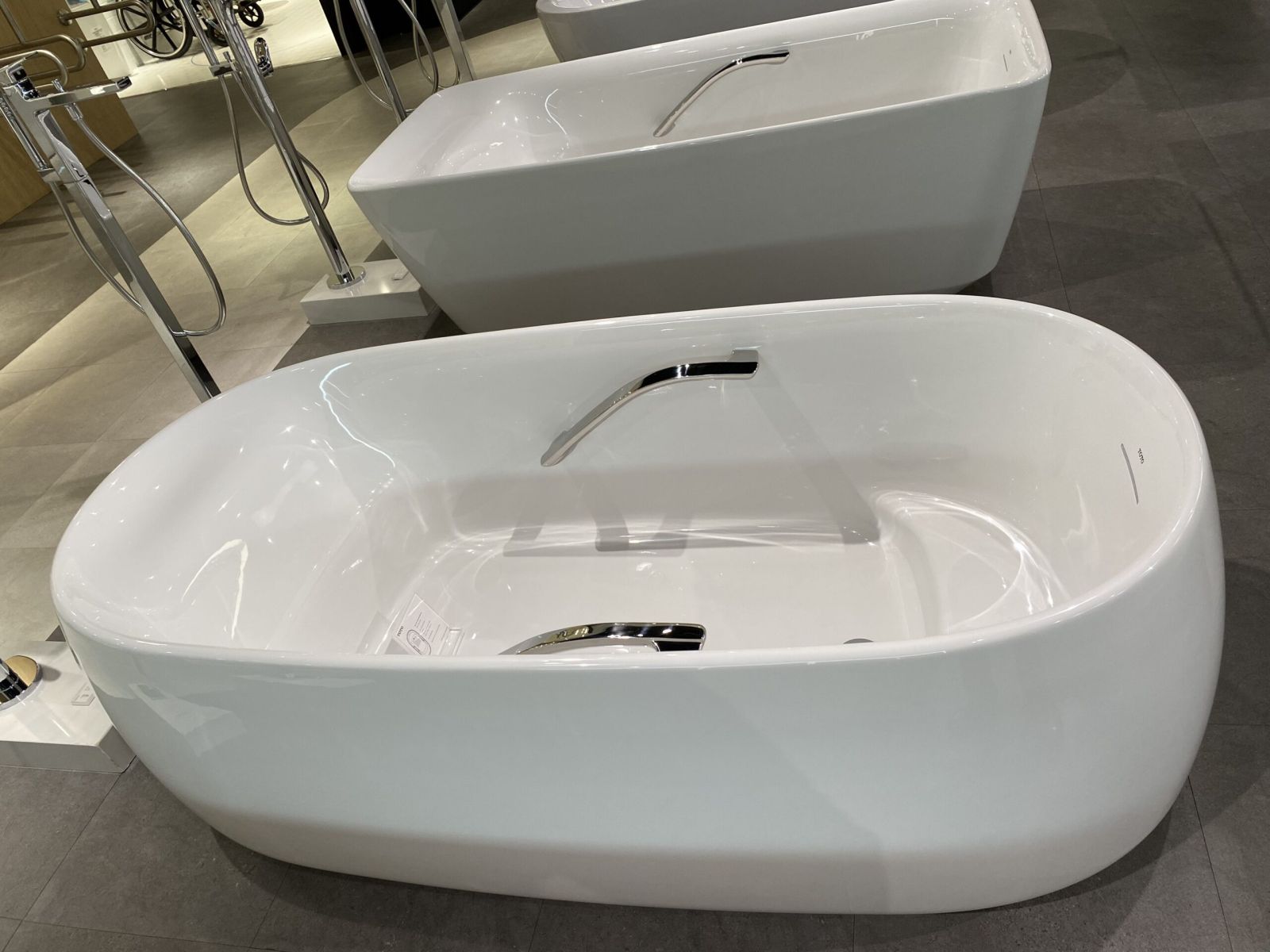 Các loại bồn tắm thương hiệu TOTO tại Thanh Nhàn